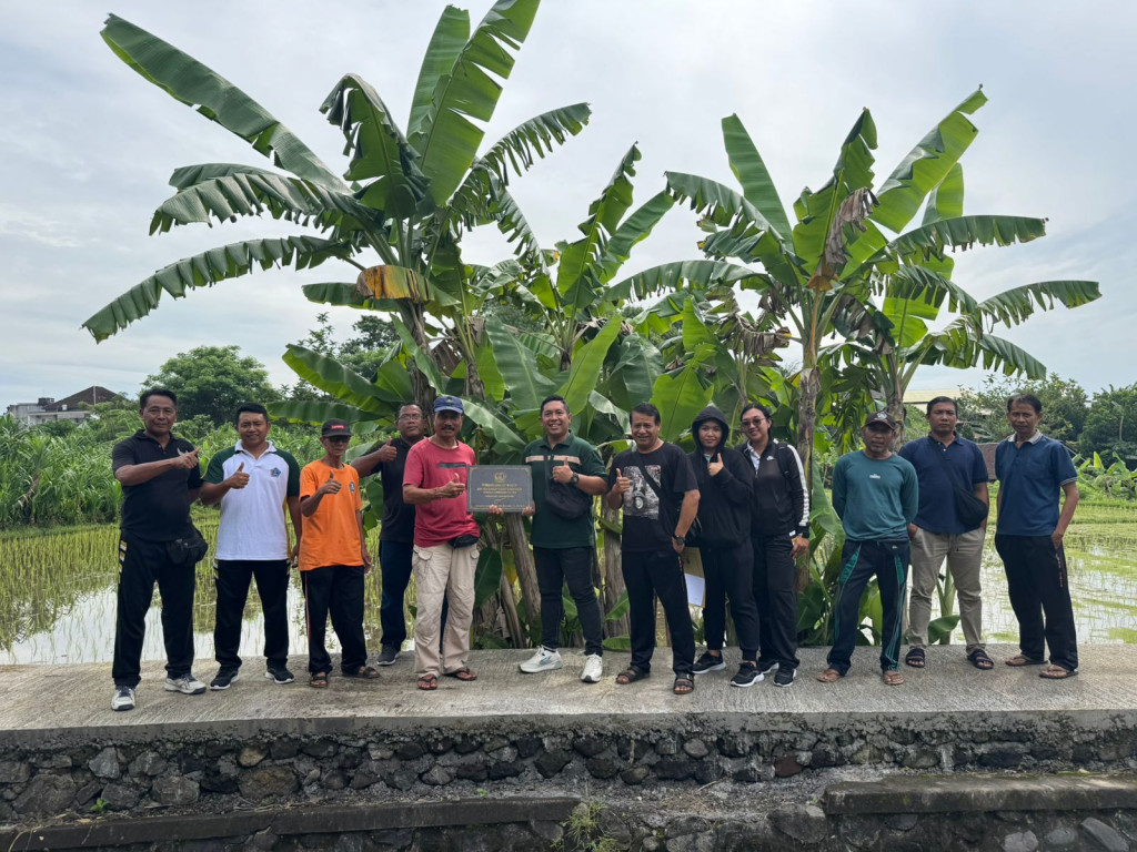 Serah Terima Pembangunan JUT Munduk Apit Yeh Kangin Subak Tanah Putih Desa Darmasaba